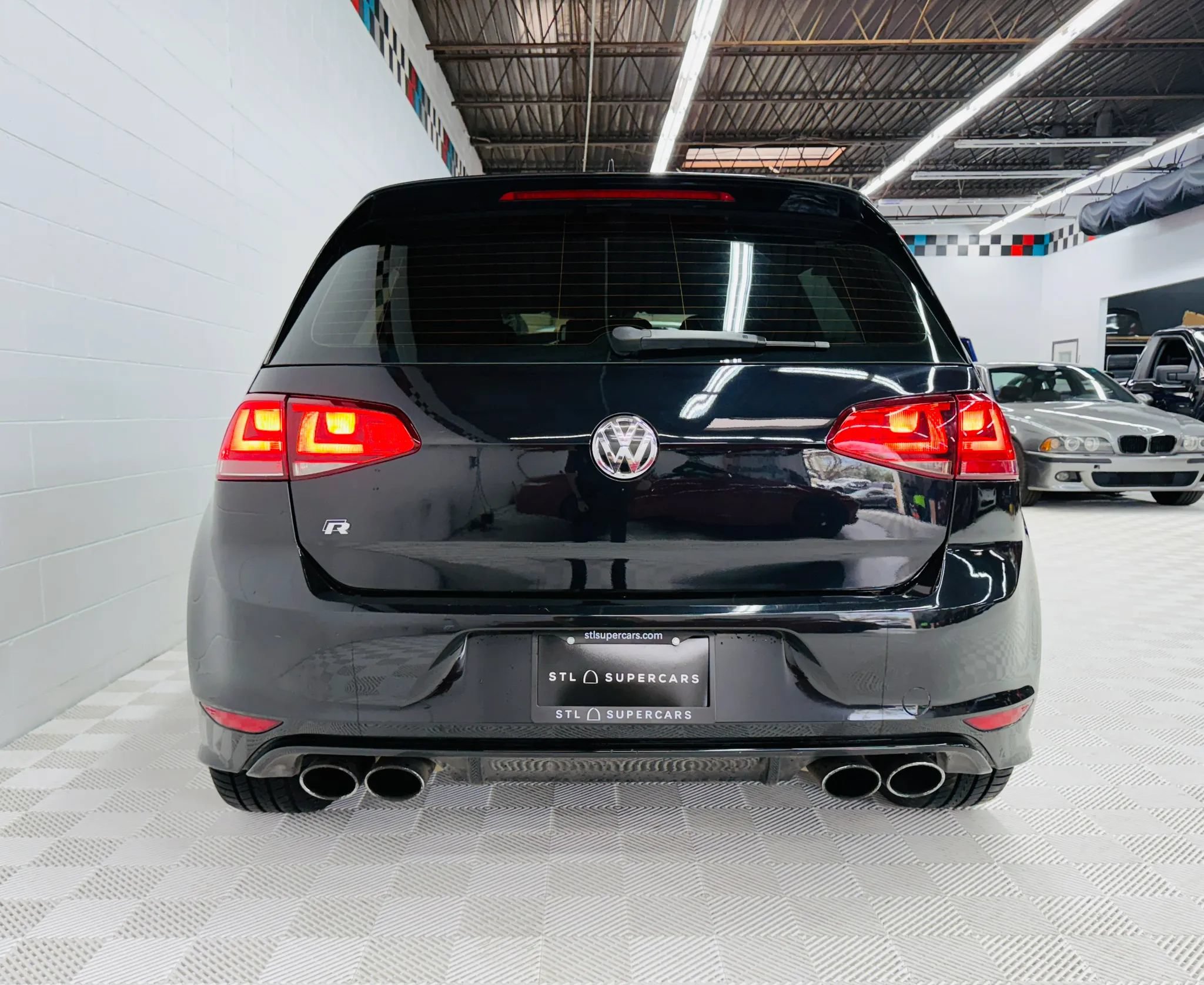 Used 2016 Volkswagen Golf R 4-Door AWD/4WD image 17