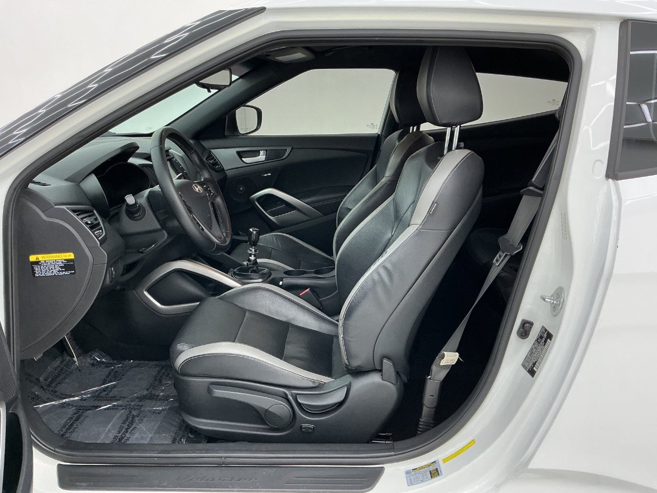 Used 2016 Hyundai Veloster Turbo FWD image 14