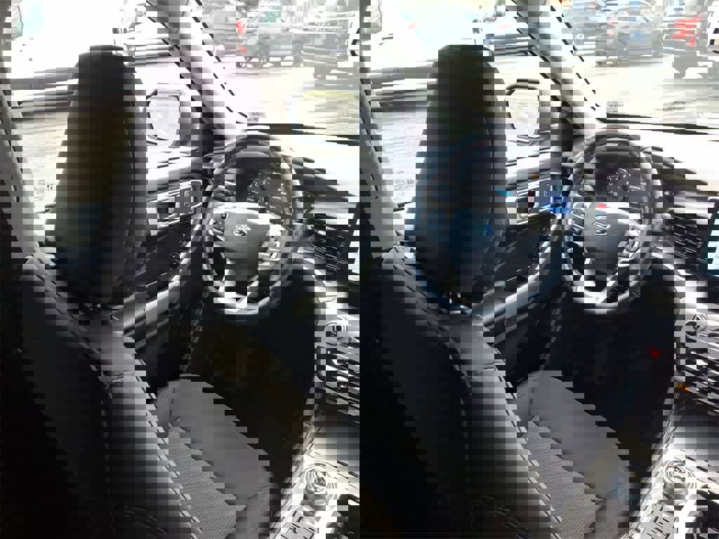 Used 2022 Ford Explorer XLT image 15