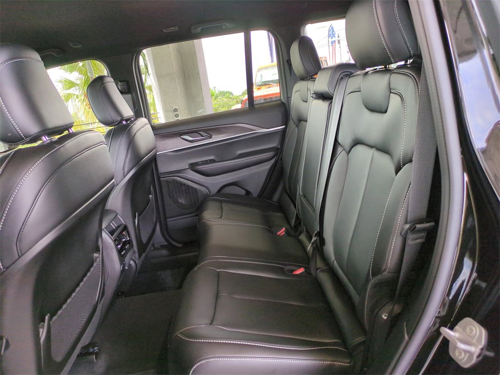 New 2025 Jeep Grand Cherokee Limited image 15