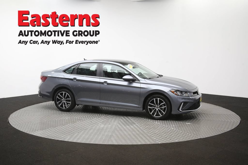 Used 2025 Volkswagen Jetta SE FWD image 49