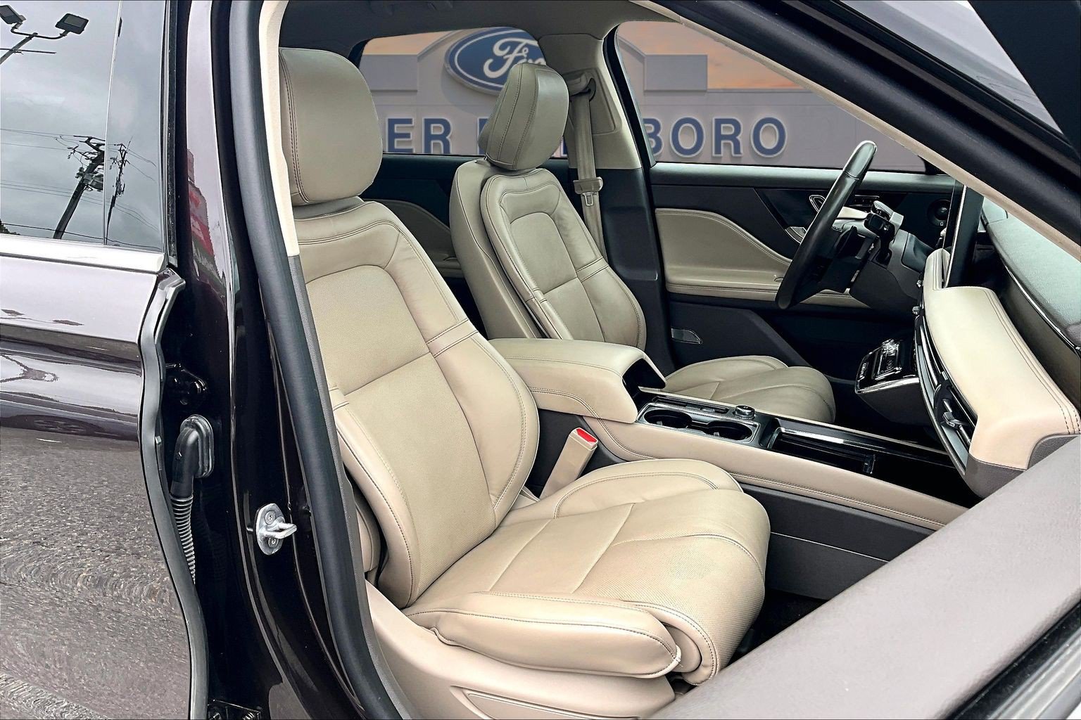 Used 2023 Lincoln Corsair Reserve w/ Equipment Group 202A AWD/4WD image 7
