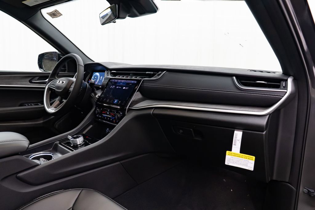 New 2025 Jeep Grand Cherokee L Limited w/ Trailer Tow Package image 33