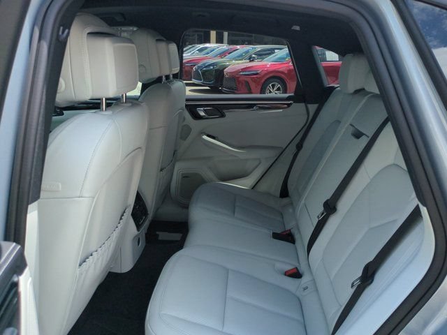 Used 2024 Porsche Macan AWD/4WD image 12