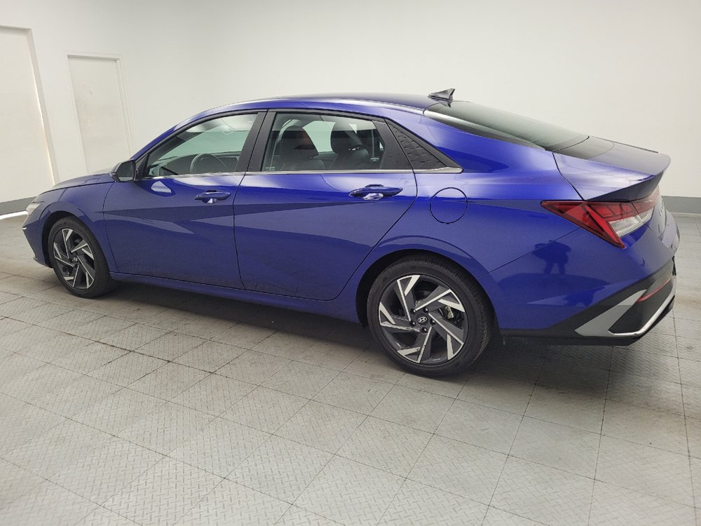 Used 2025 Hyundai Elantra Limited FWD image 3
