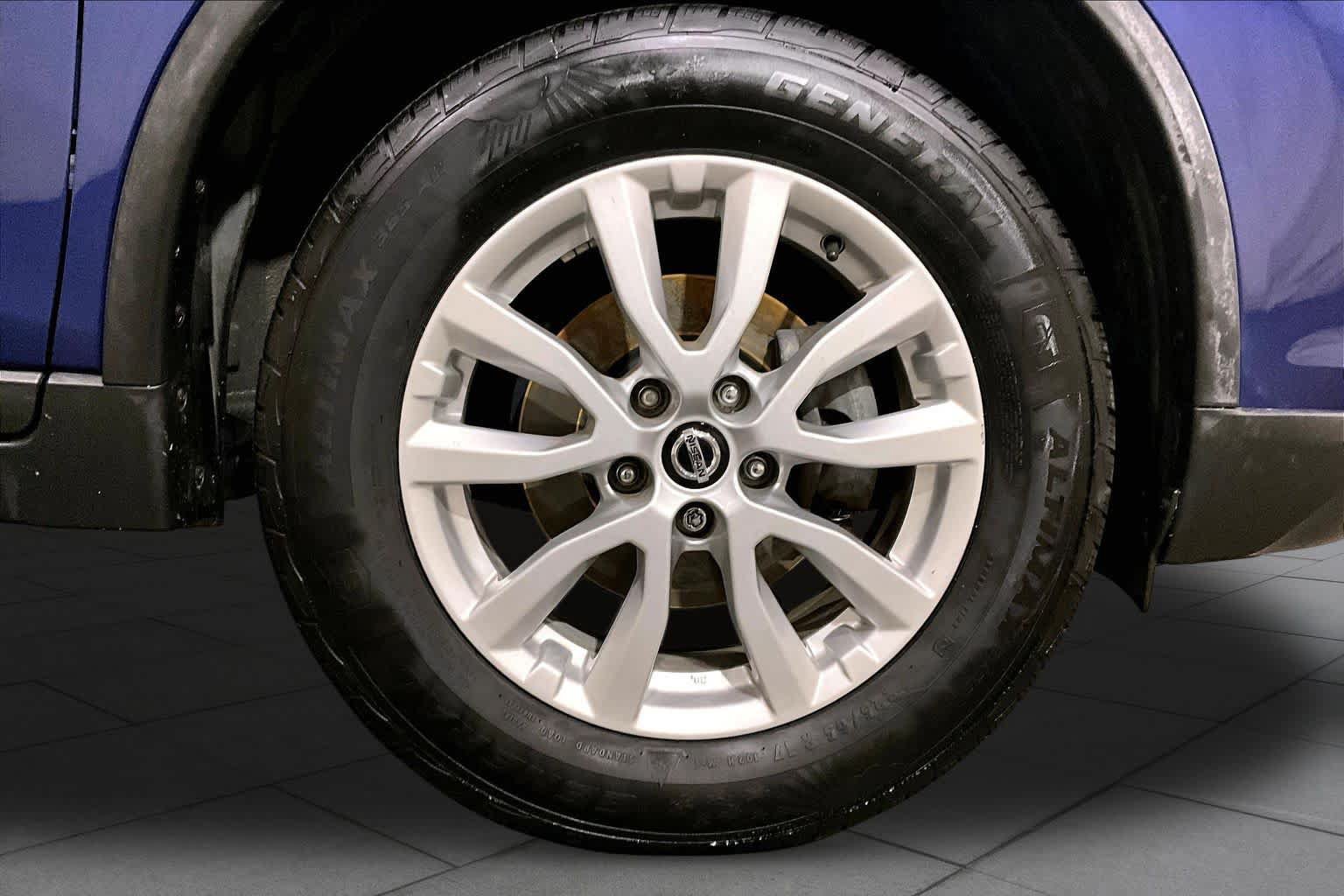 Used 2020 Nissan Rogue SV AWD/4WD image 10