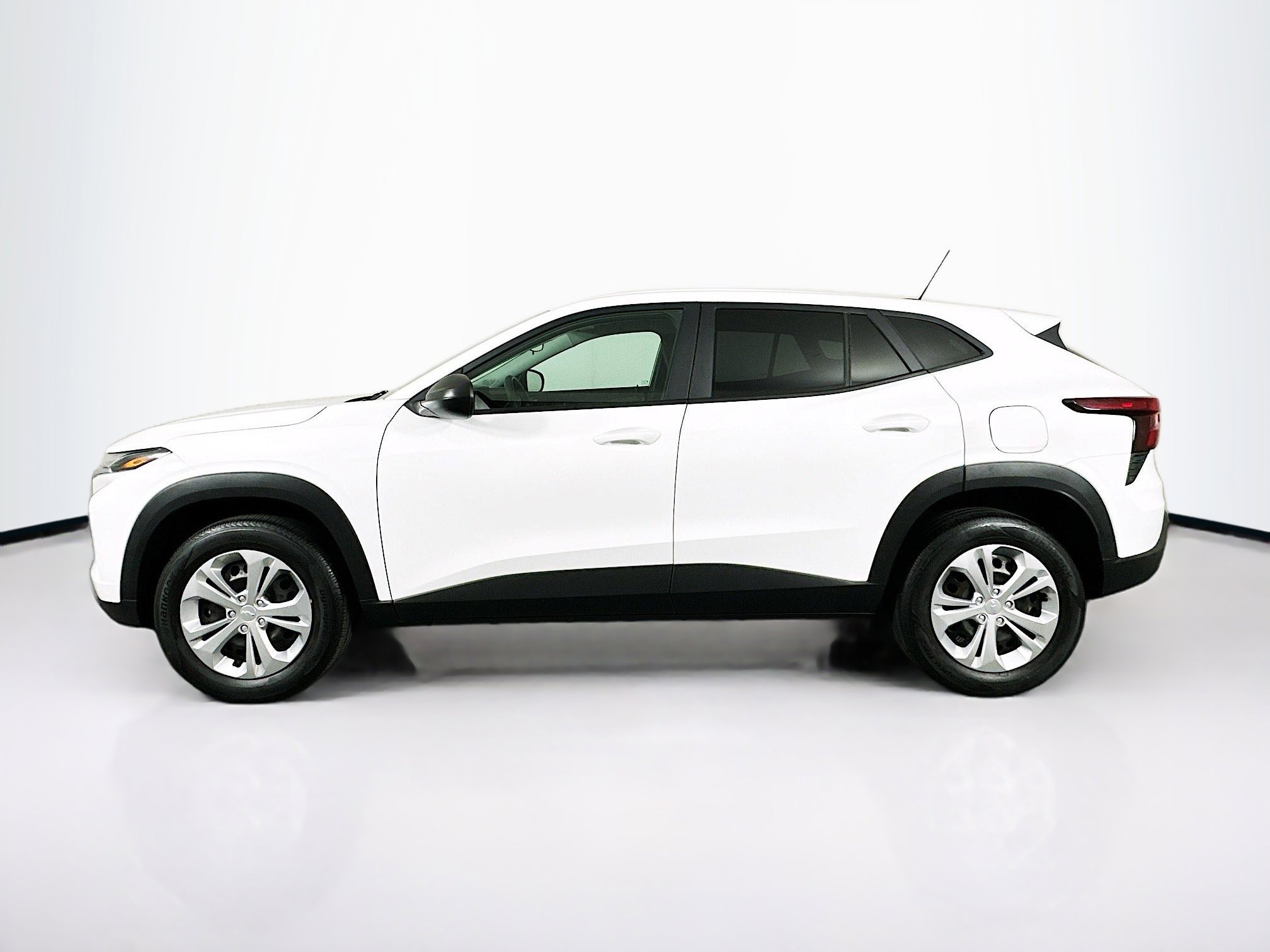 Used 2024 Chevrolet Trax LS FWD image 4