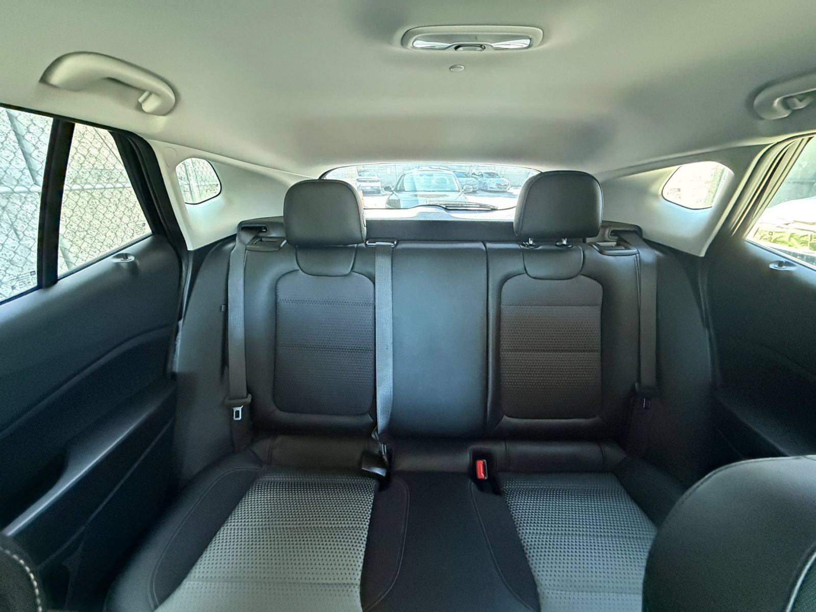 Used 2025 Chevrolet Trax LT FWD image 37