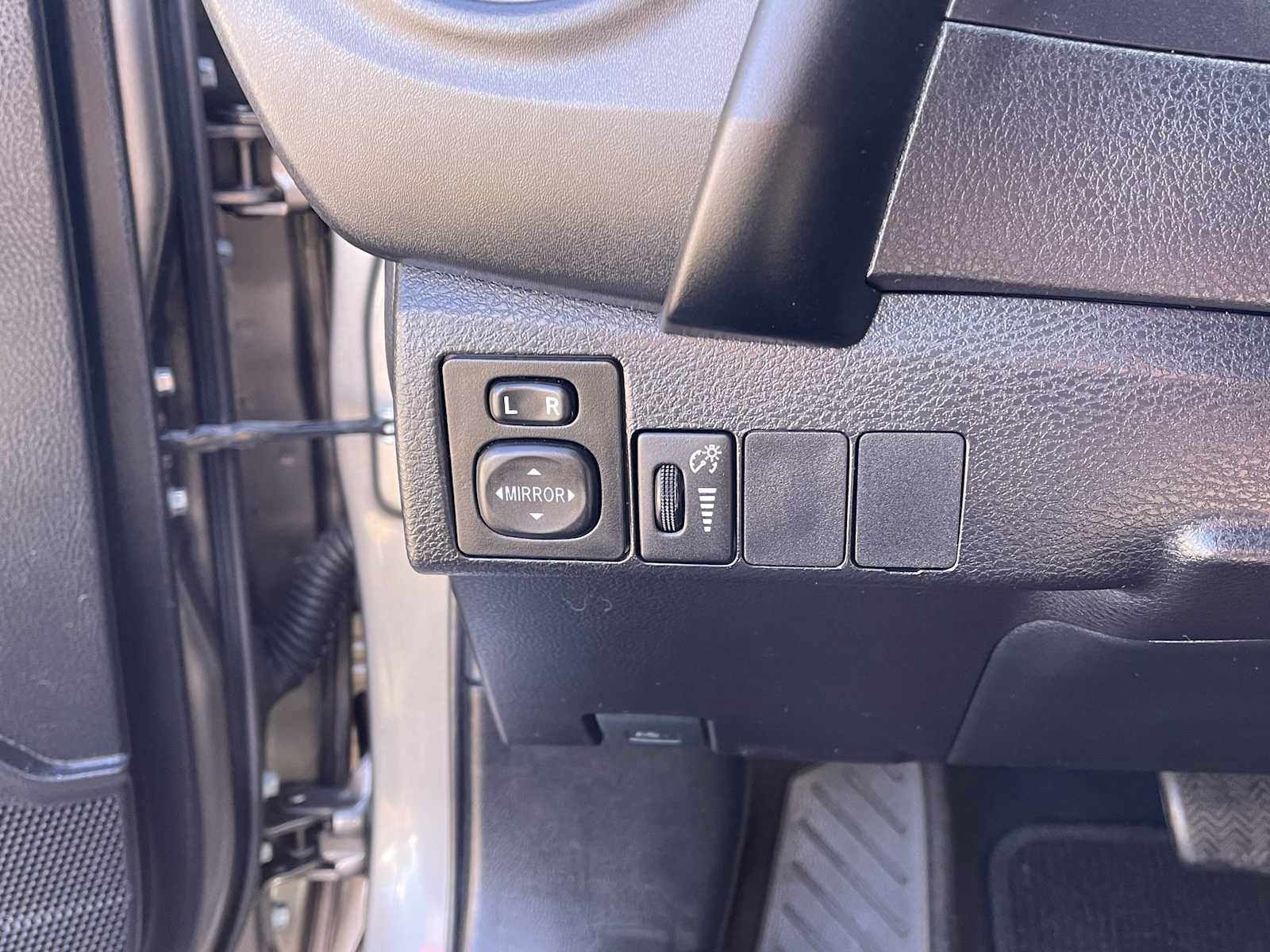 Certified 2019 Toyota Corolla SE w/ Carpet Mat Package (TMS) FWD image 23