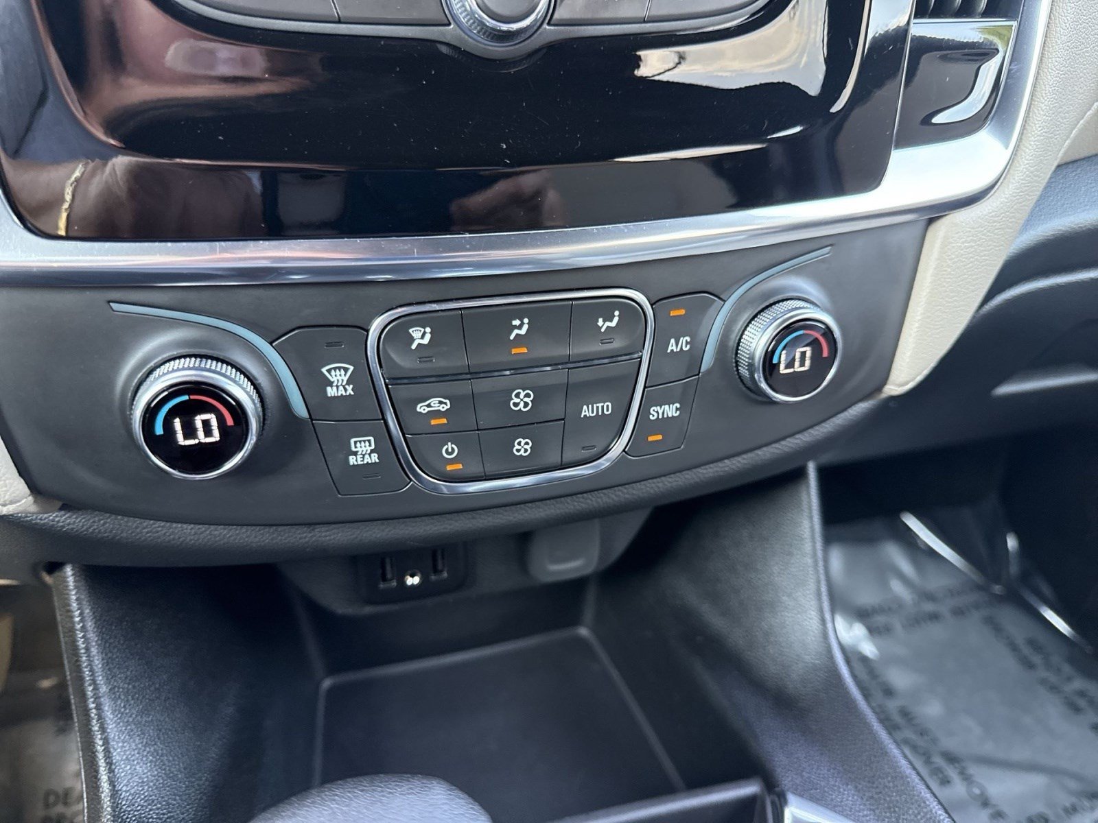 Used 2023 Chevrolet Traverse LS FWD image 19