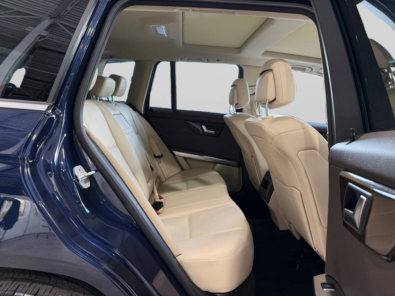 Used 2015 Mercedes-Benz GLK 350 4MATIC w/ Premium 1 Package image 18