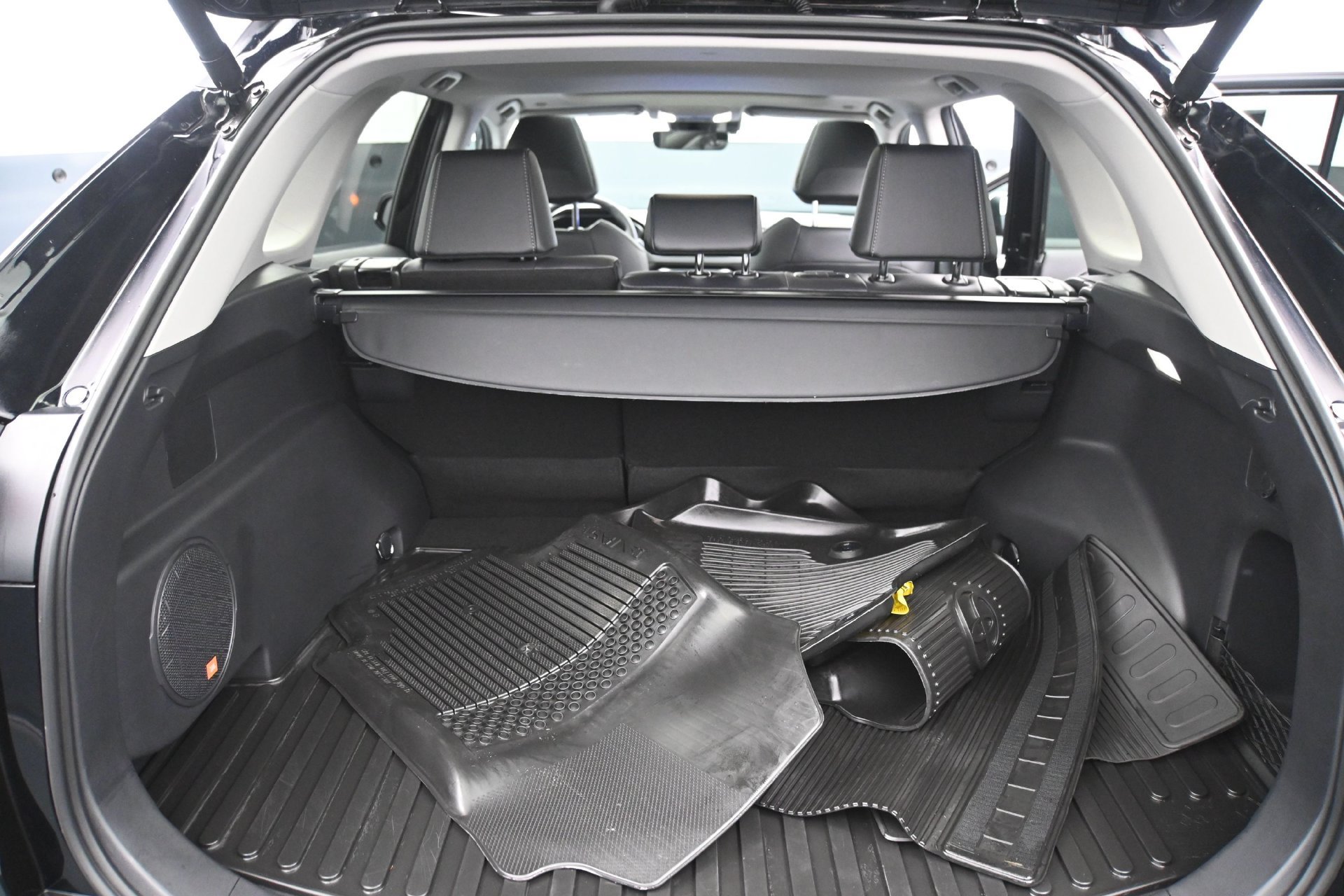 Used 2025 Toyota RAV4 Limited w/ Weather Package AWD/4WD image 15
