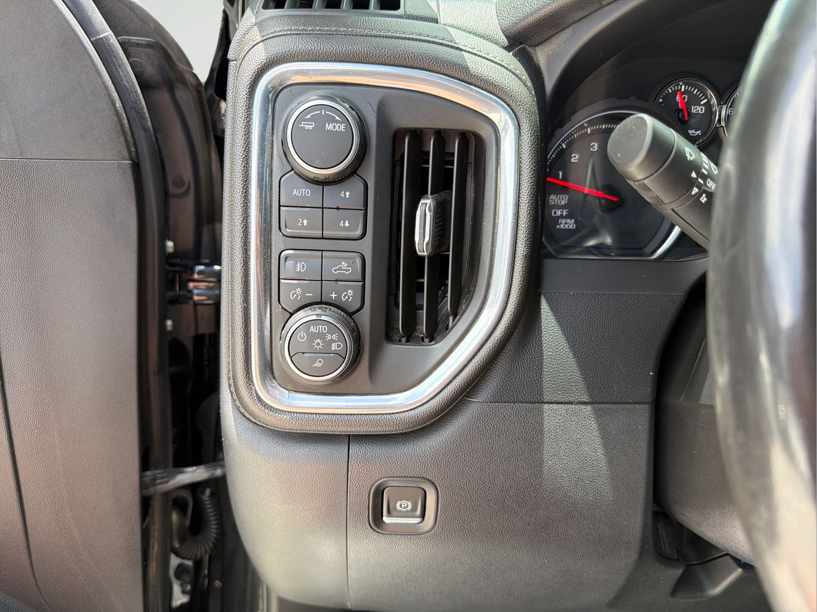 Used 2020 Chevrolet Silverado 1500 LT Trail Boss AWD/4WD image 18