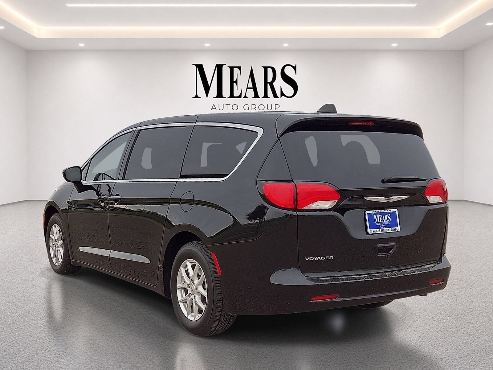 Used 2024 Chrysler Voyager LX FWD image 3