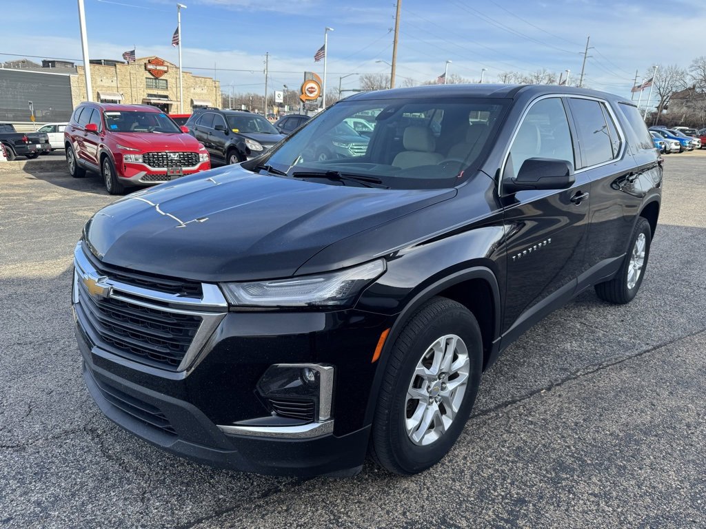 Used 2023 Chevrolet Traverse LS image 3