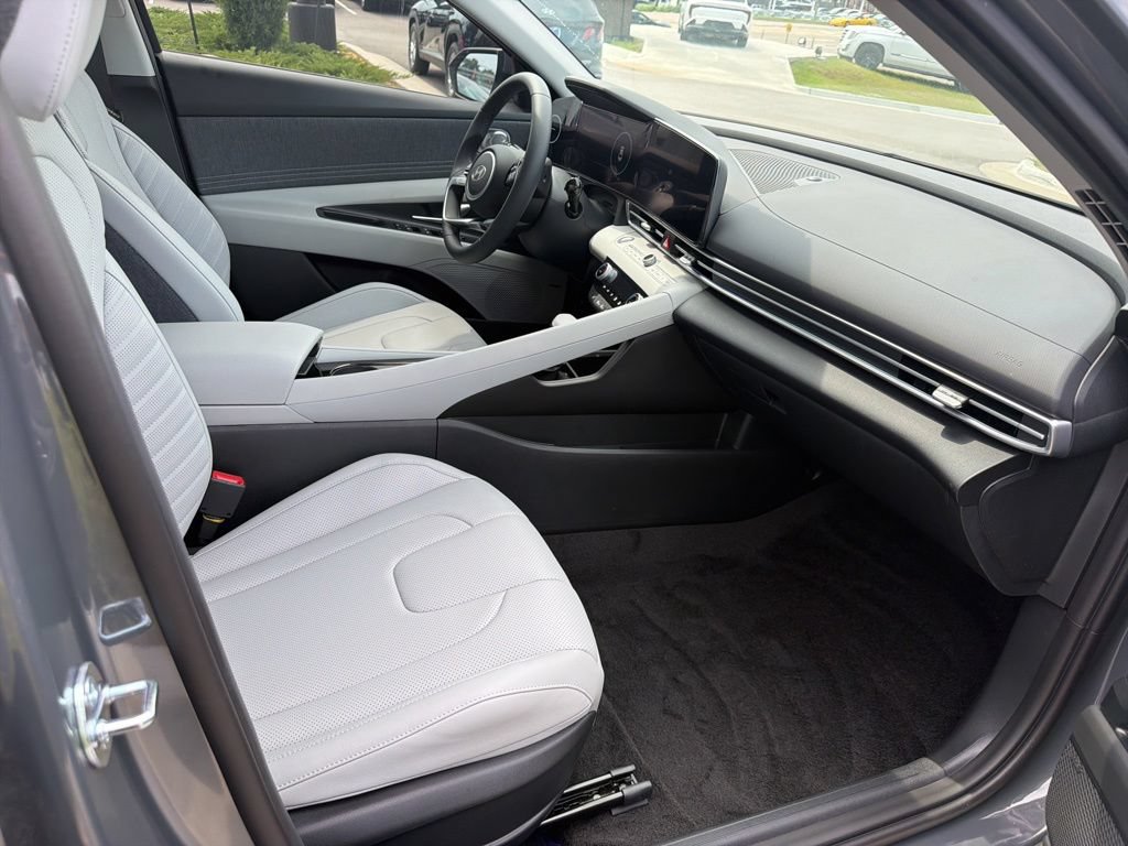 New 2026 Hyundai Elantra Limited FWD image 13