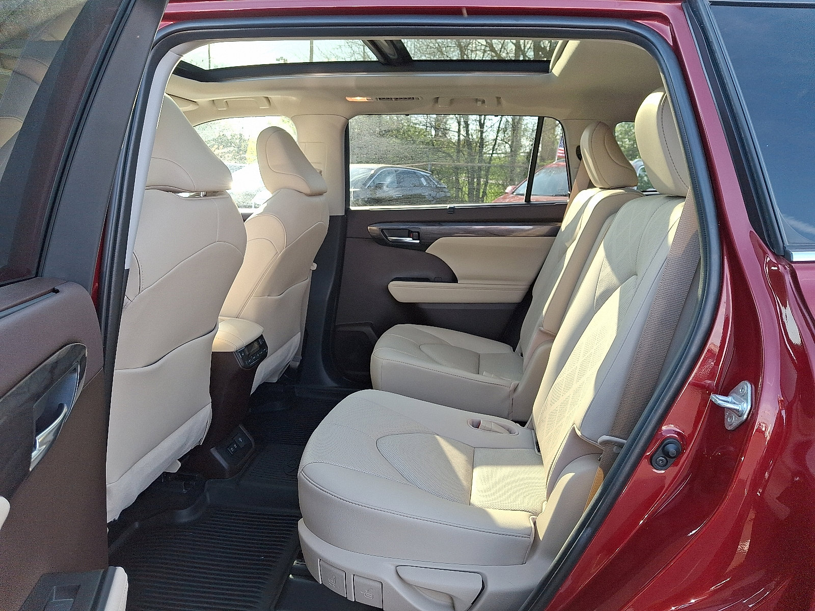 Used 2020 Toyota Highlander Platinum AWD/4WD image 10