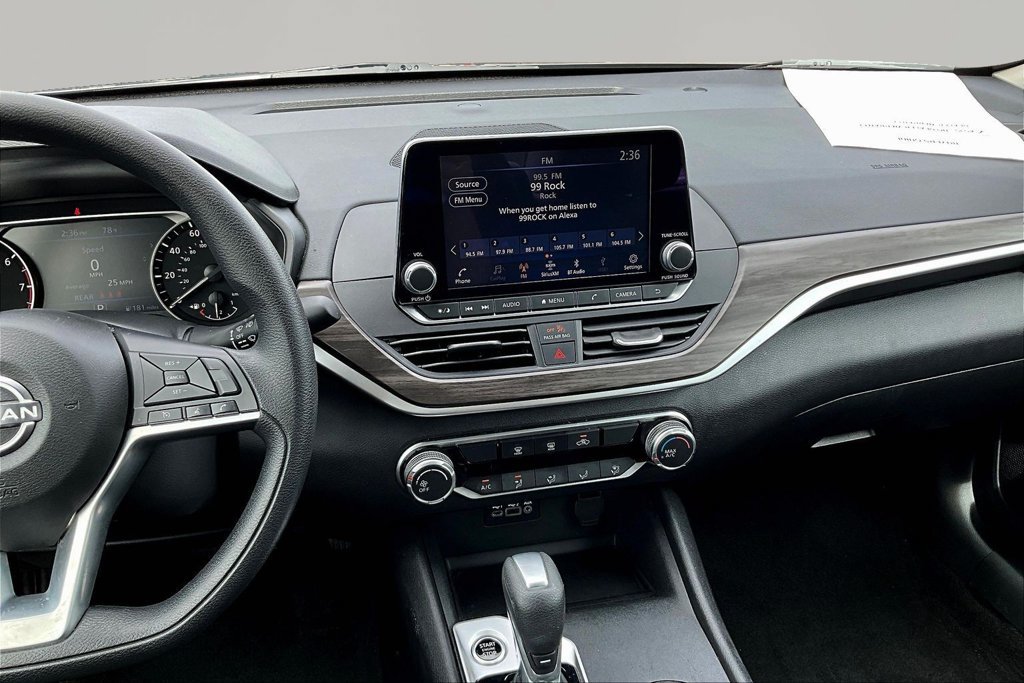 Used 2025 Nissan Altima 2.5 SV FWD image 11