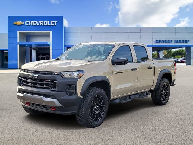 Certified 2024 Chevrolet Colorado Trail Boss w/ LPO, Dark Essentials Package AWD/4WD image 2