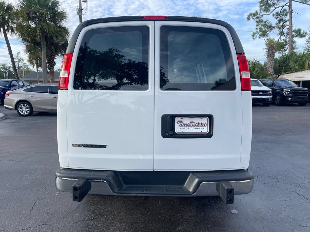 Used 2025 Chevrolet Express 2500 w/ Driver Convenience Package RWD image 4