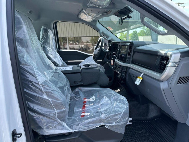 New 2025 Ford F250 XLT image 4