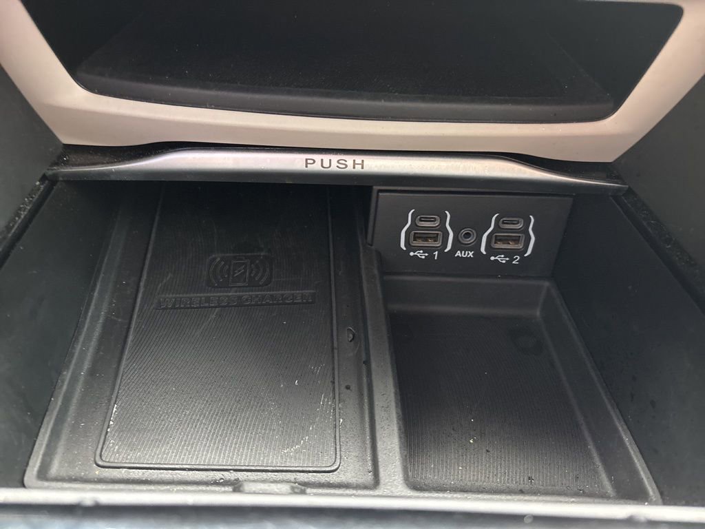Used 2023 Chrysler Pacifica Limited image 31