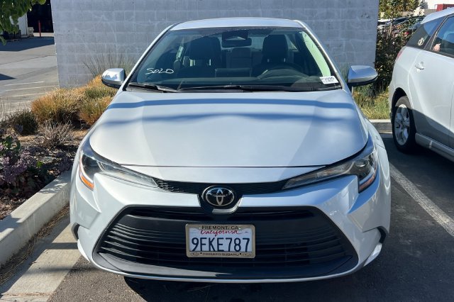 Used 2023 Toyota Corolla LE FWD image 3