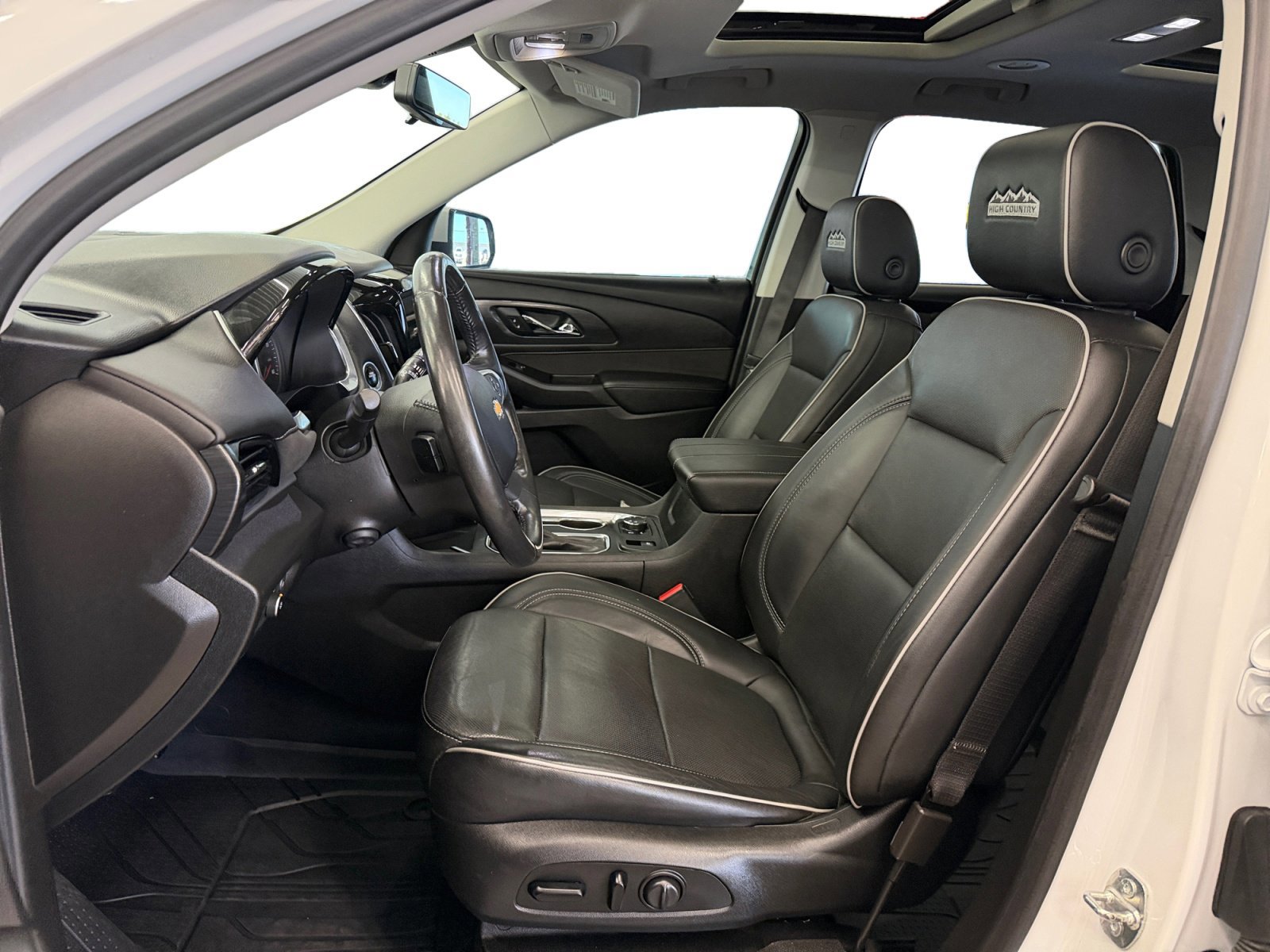 Used 2020 Chevrolet Traverse High Country w/ LPO, Floor Liner Package AWD/4WD image 9