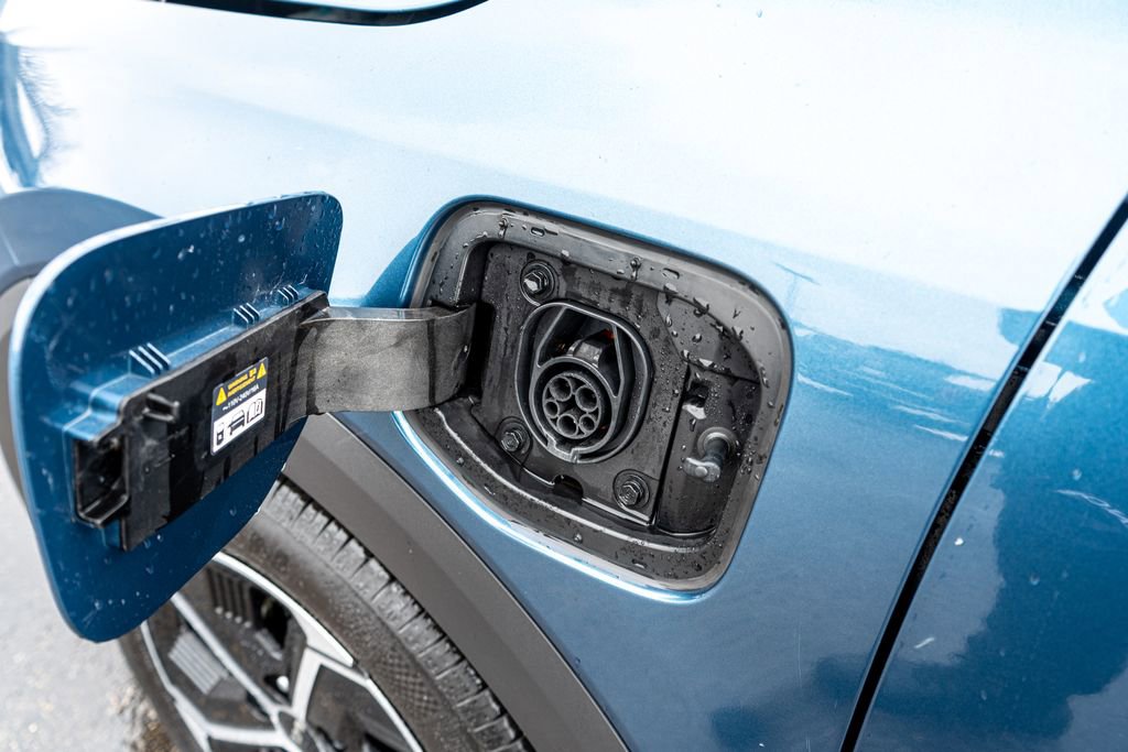 Used 2025 Kia Niro EX w/ EX Cold Weather Package image 19