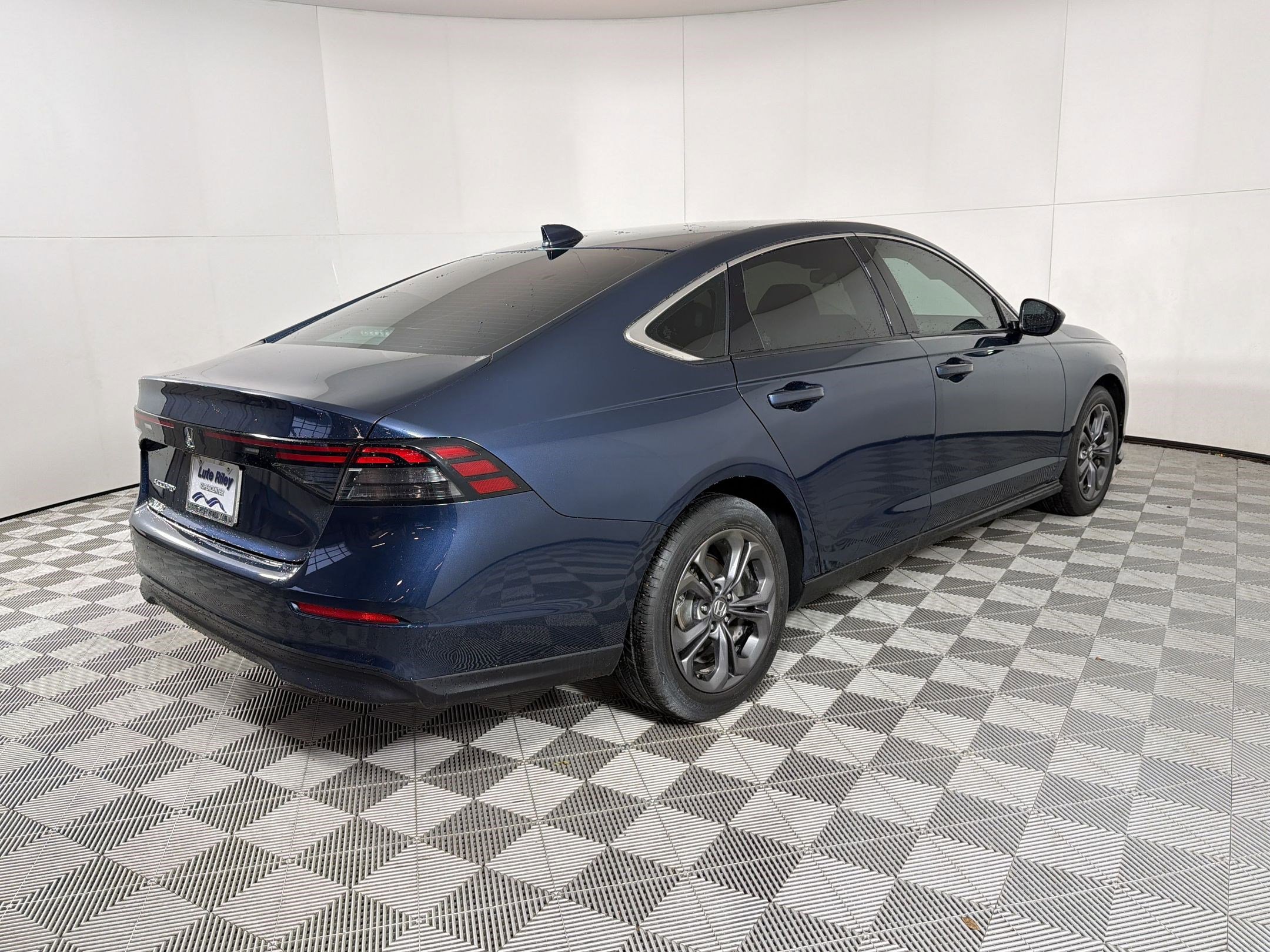 Certified 2023 Honda Accord EX image 9