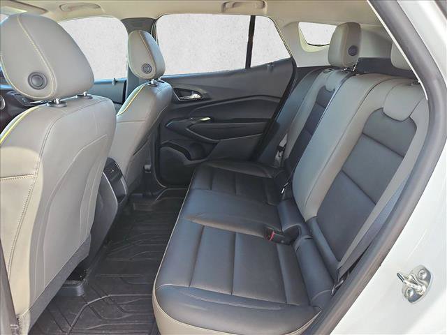 Used 2025 Chevrolet Trax ACTIV w/ Sunroof Package FWD image 16