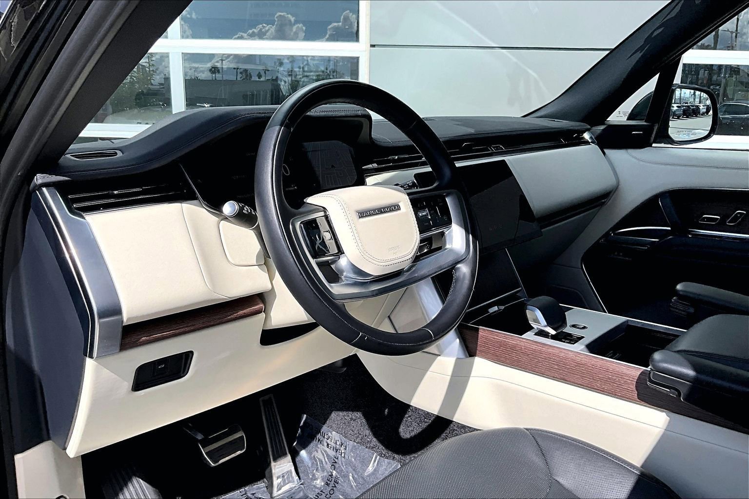Certified 2024 Land Rover Range Rover SE AWD/4WD image 13