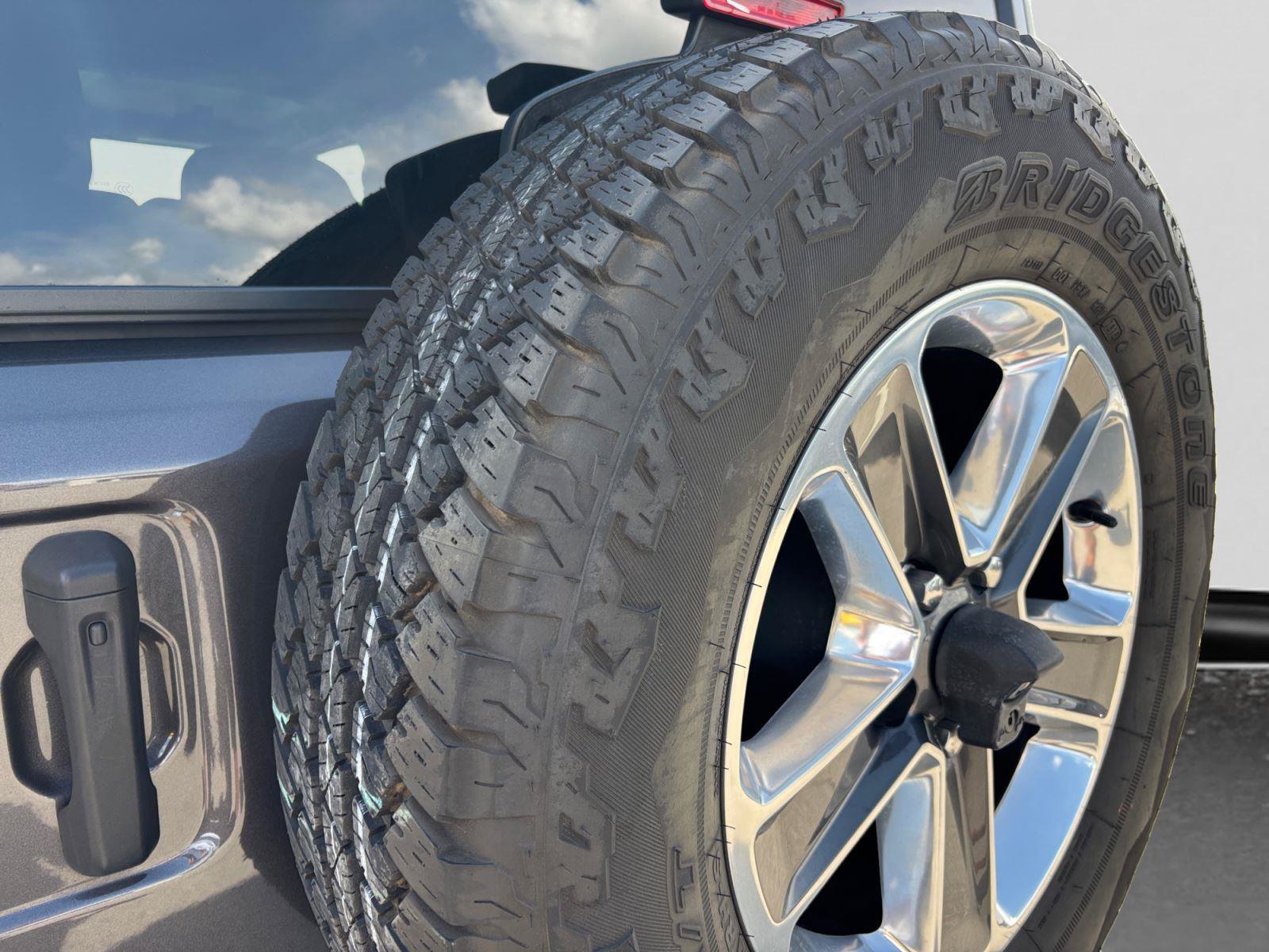 Used 2018 Jeep Wrangler Unlimited Sahara w/ Dual Top Group AWD/4WD image 54