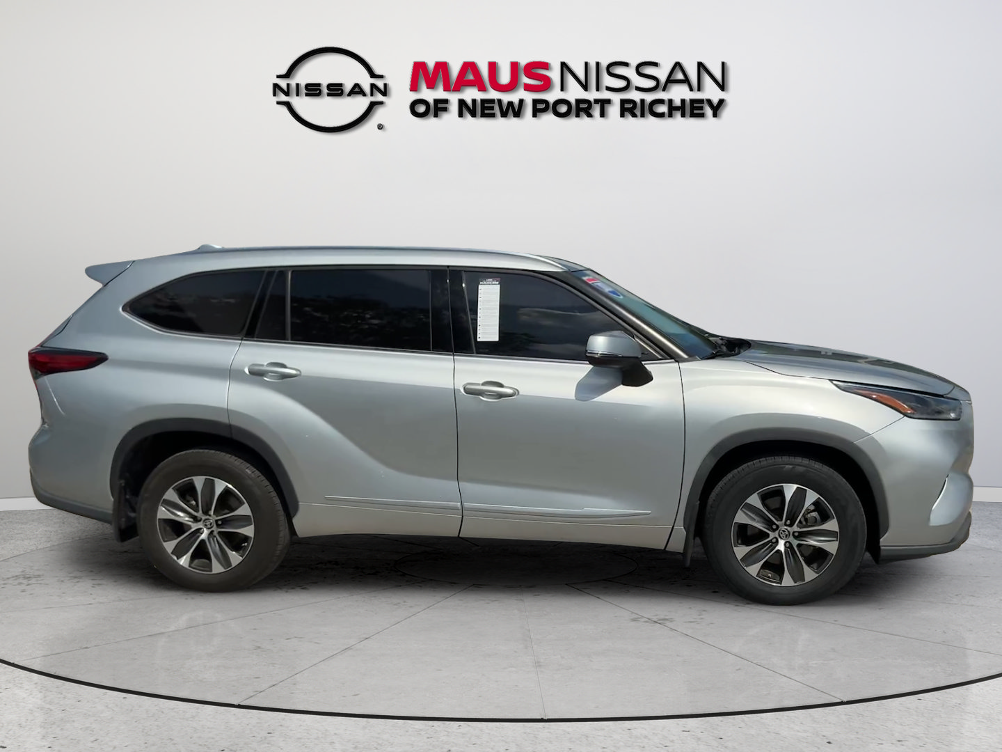 Used 2021 Toyota Highlander XLE AWD/4WD image 18