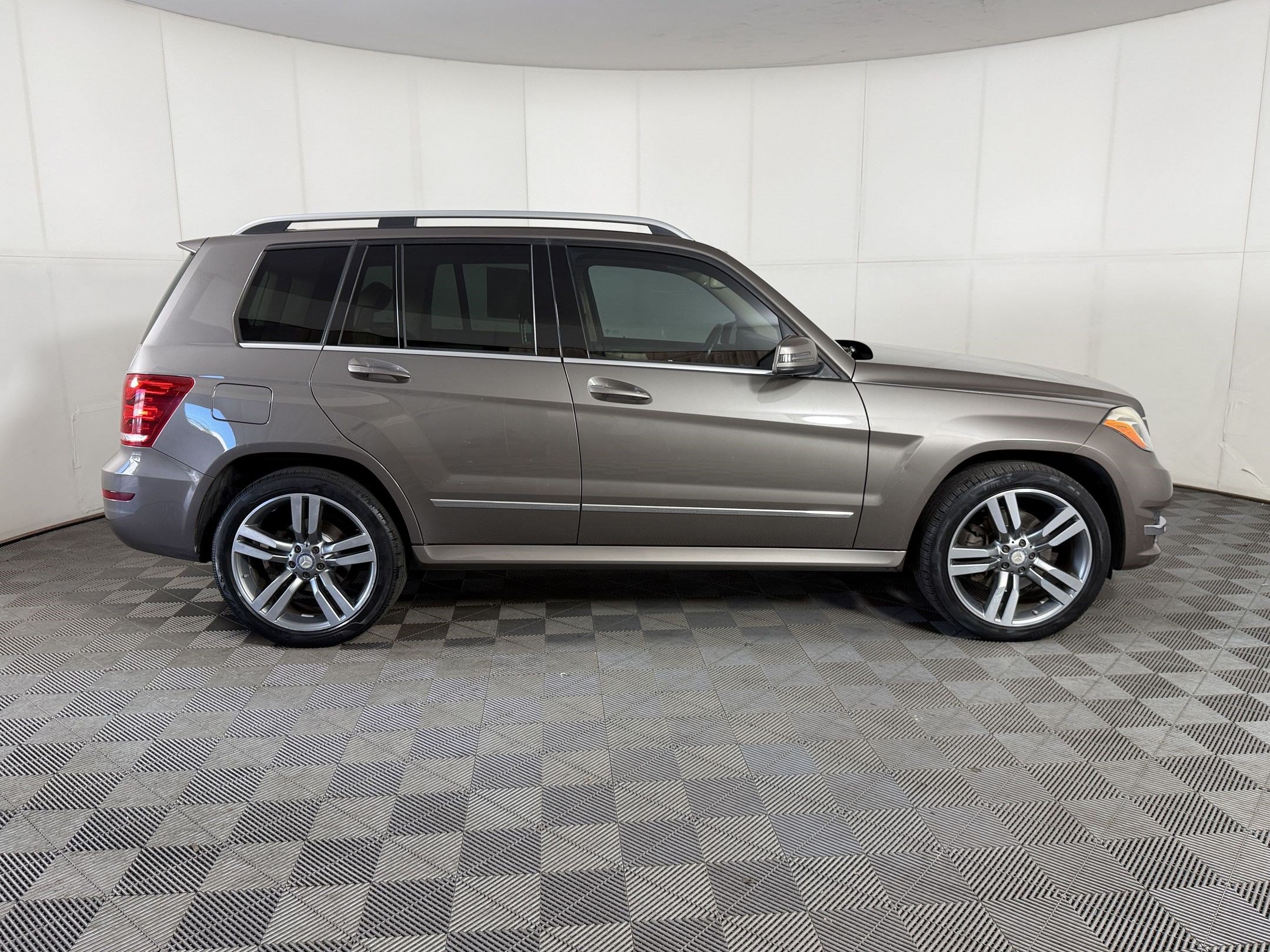 Used 2014 Mercedes-Benz GLK 350 4MATIC image 8