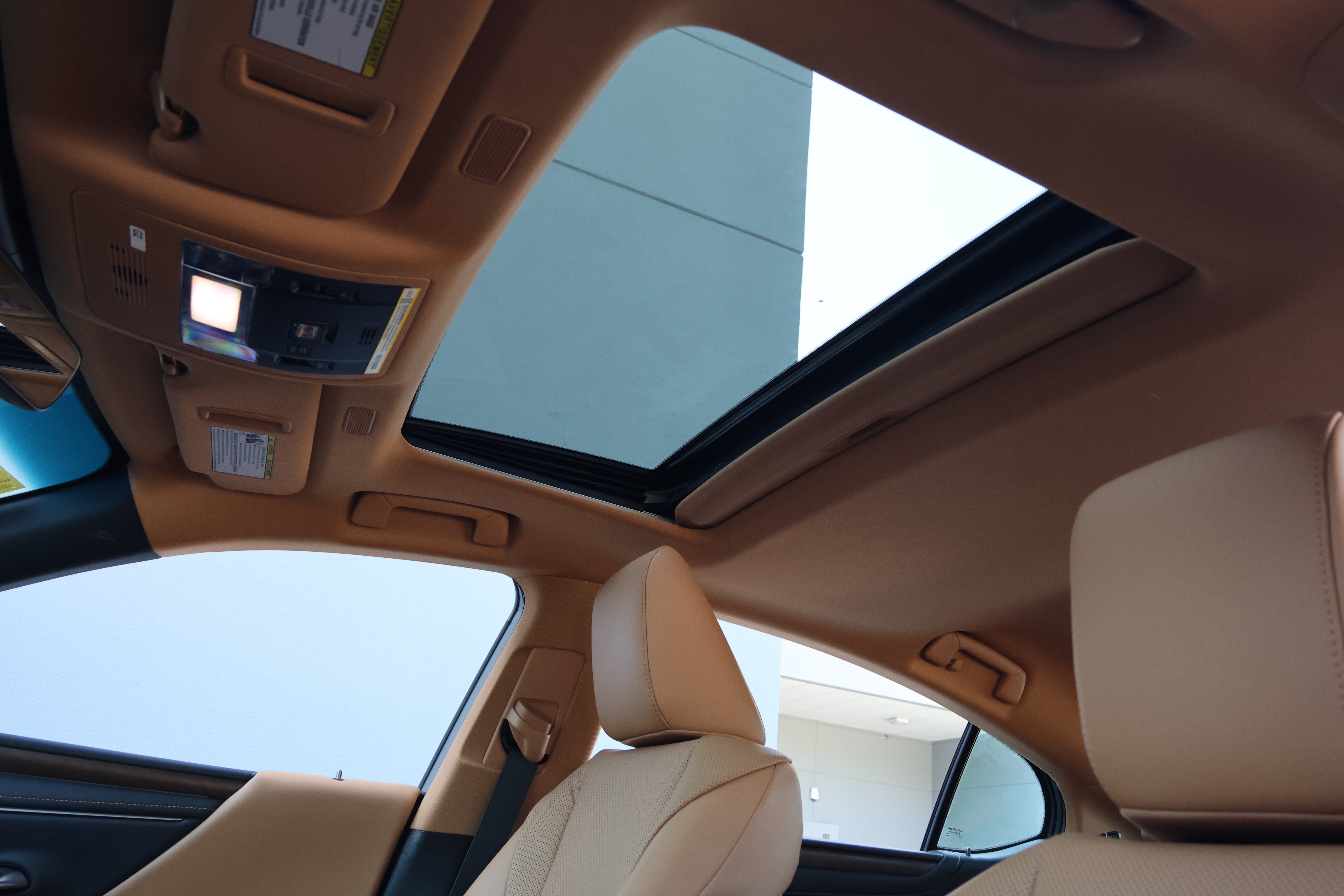 Certified 2025 Lexus ES 300h w/ Premium Package FWD image 30