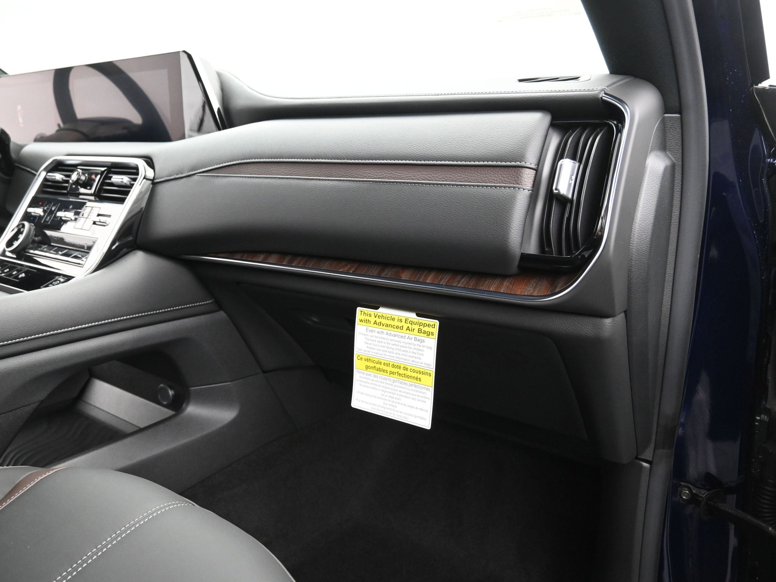 New 2025 Nissan Armada SL image 28