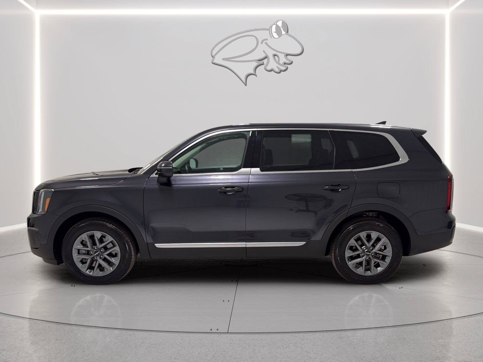 Used 2025 Kia Telluride LX FWD image 2