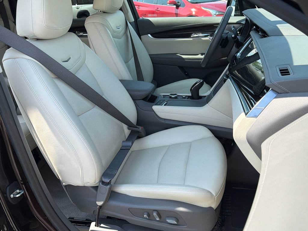 Used 2021 Cadillac XT6 Premium Luxury AWD/4WD image 18