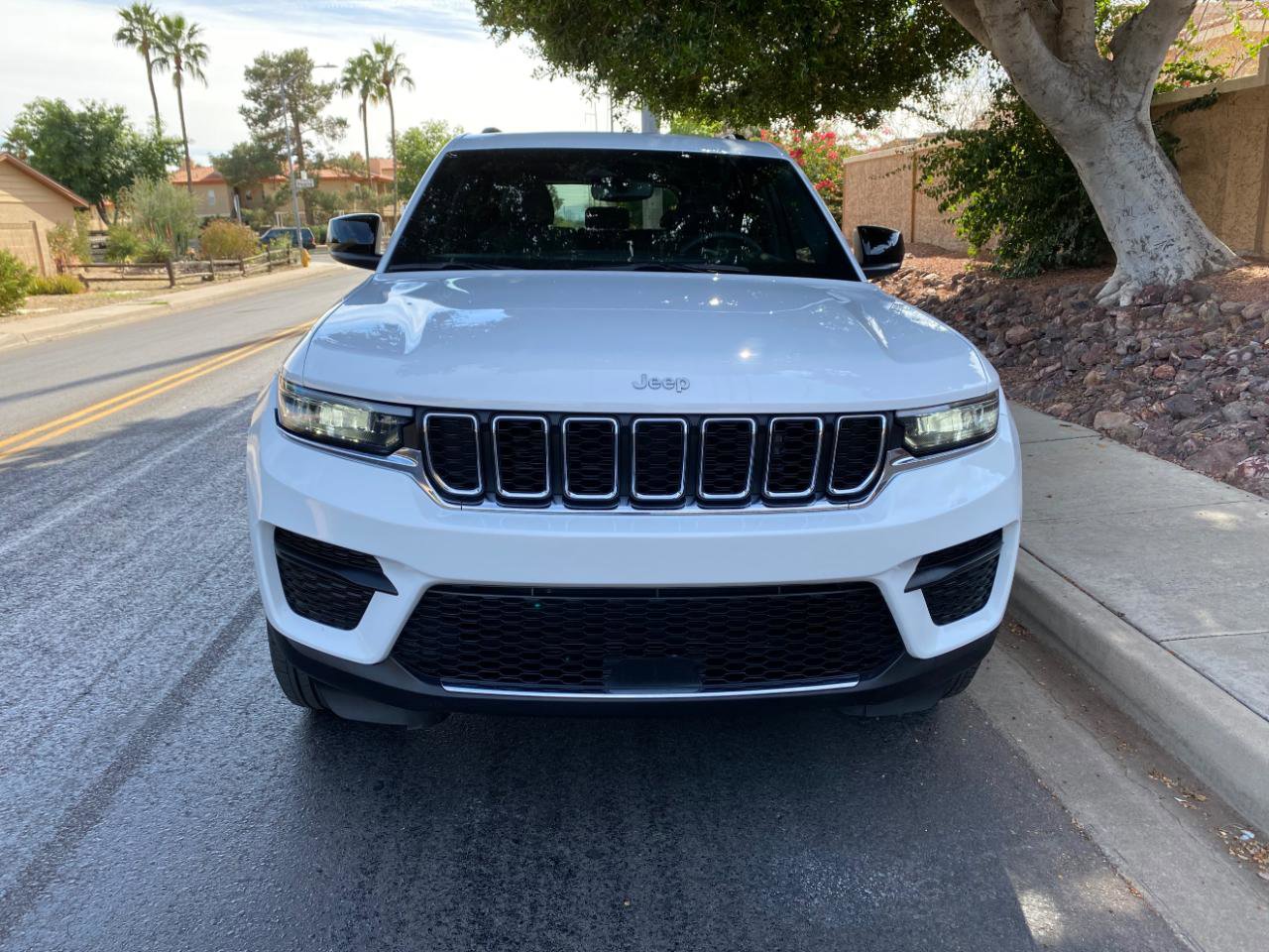 Used 2024 Jeep Grand Cherokee Laredo X w/ Trailer Tow Package AWD/4WD image 13