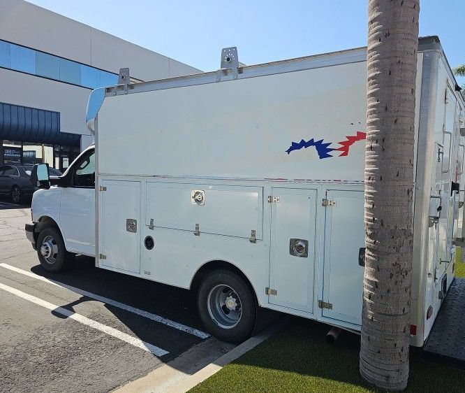 Used 2020 Chevrolet Express 3500 w/ Power Convenience Package RWD image 4