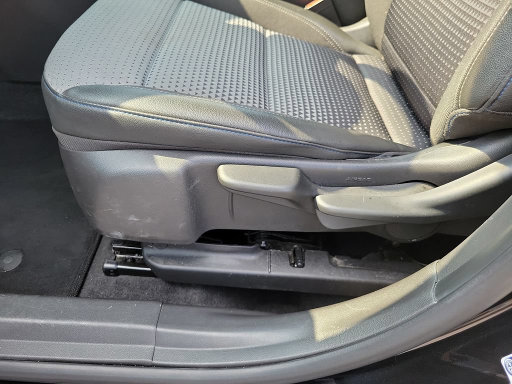 Used 2025 Chevrolet Trax LT FWD image 20