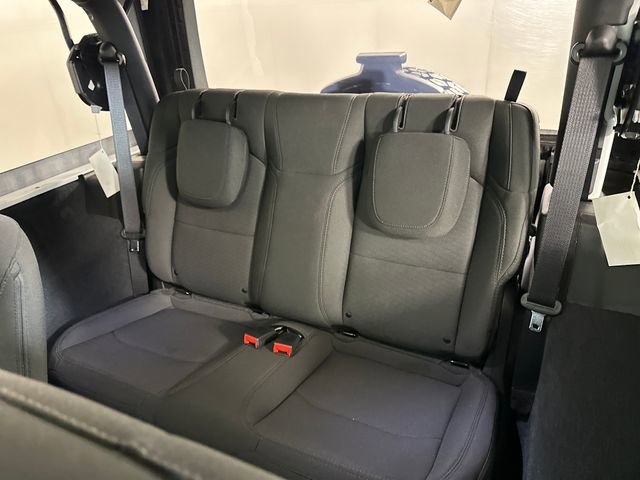 Used 2022 Jeep Wrangler Willys AWD/4WD image 25