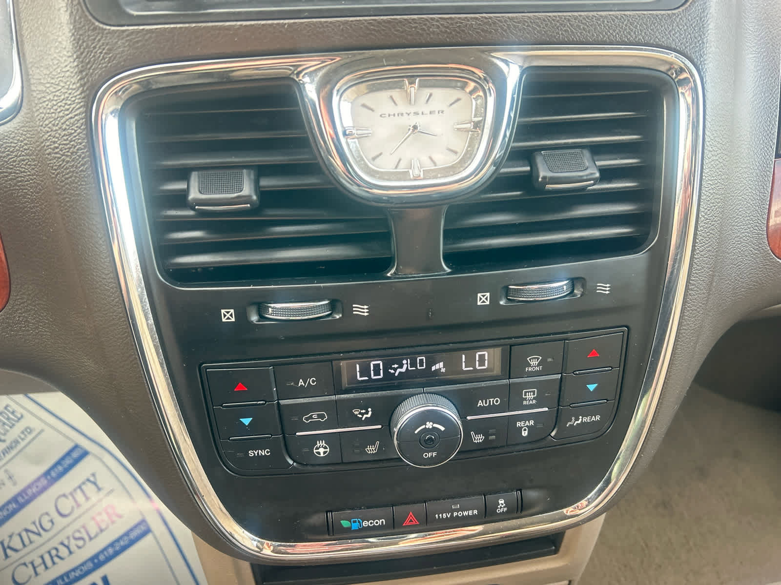 Used 2015 Chrysler Town & Country Touring w/ Driver Convenience Group image 29