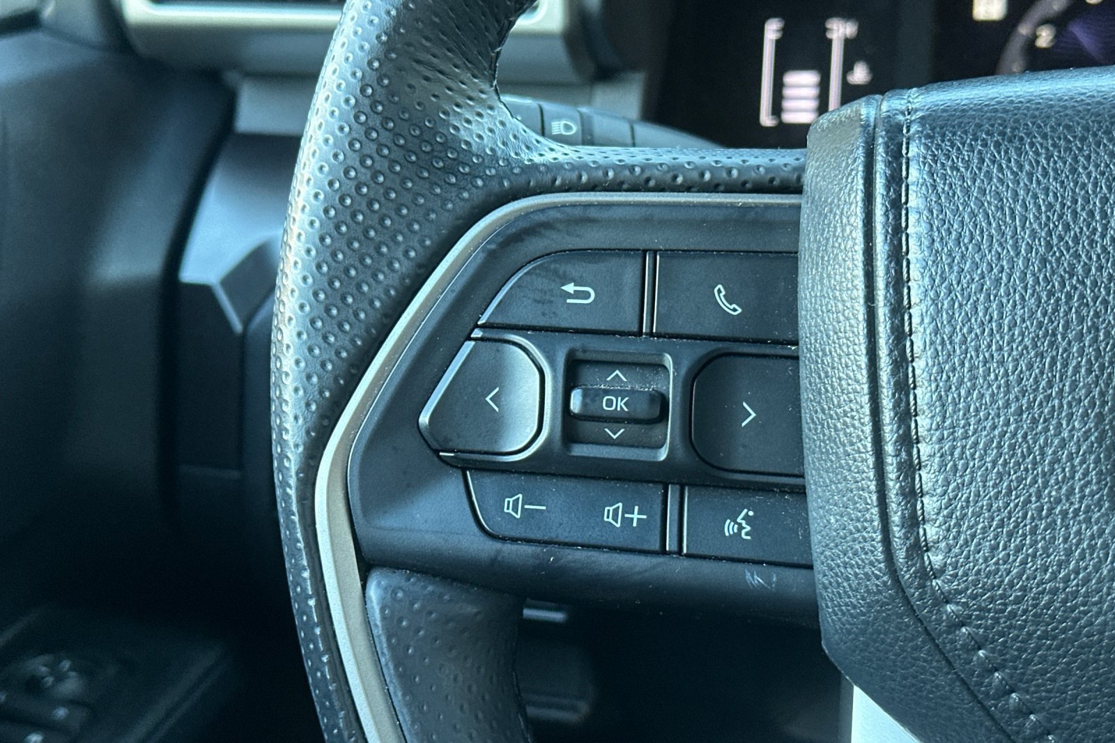 Used 2025 Toyota 4Runner SR5 AWD/4WD image 36
