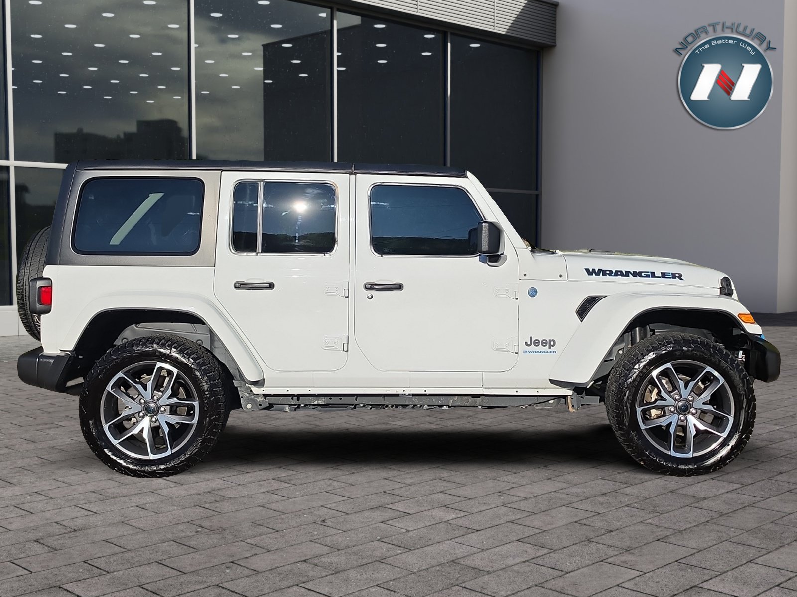 Used 2024 Jeep Wrangler Unlimited w/ Convenience Group AWD/4WD image 6