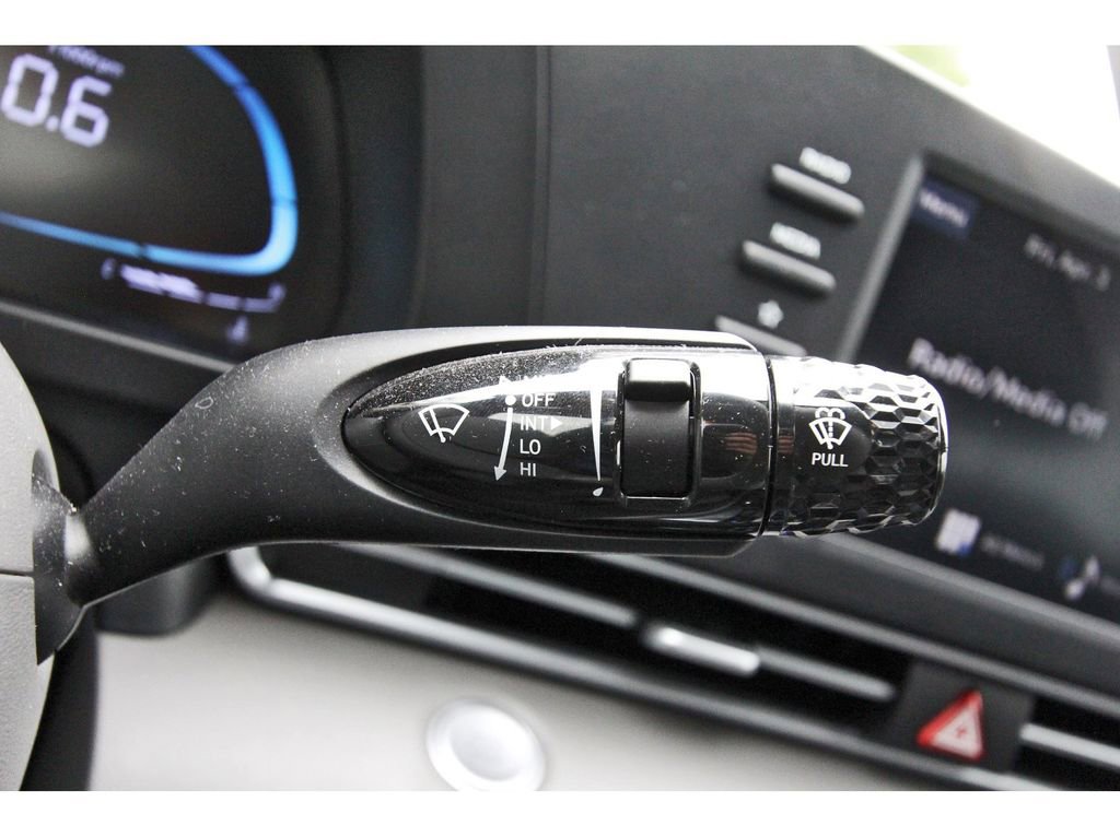 Certified 2025 Hyundai Elantra Sport image 21