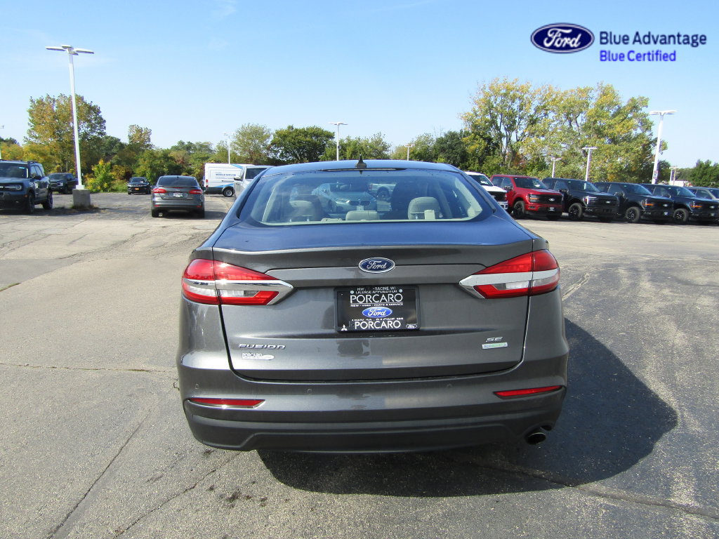 Used 2019 Ford Fusion SE FWD image 3