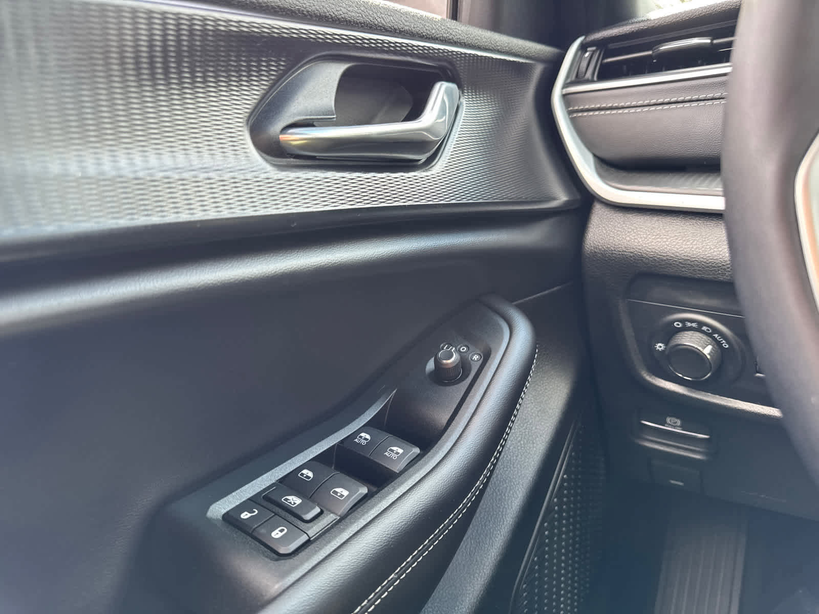 Used 2025 Jeep Grand Cherokee L Laredo w/ Luxury Tech Group I AWD/4WD image 21