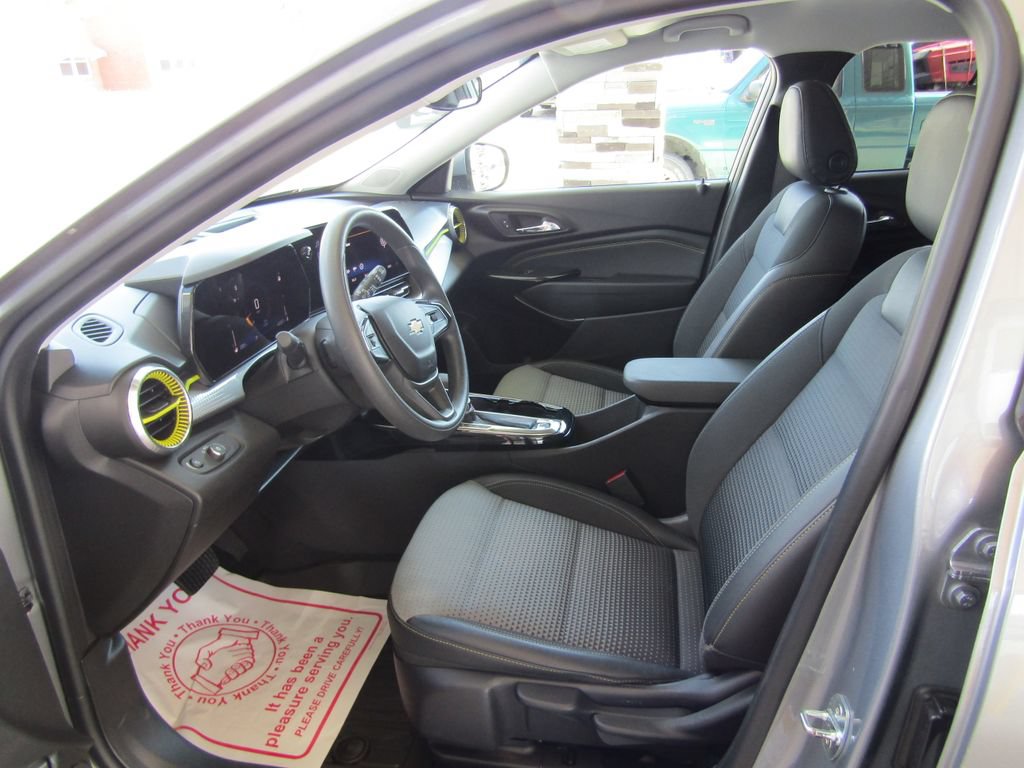 Used 2024 Chevrolet Trax LT FWD image 18